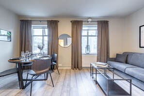 Smart TV - Downtown Reykjavik luxury apartment (Reykjavík)