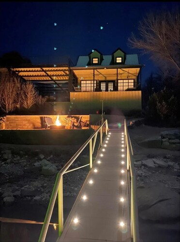 Relaxing lake house on Lake Bridgeport with private boat dock