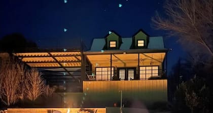 Relaxing lake house on Lake Bridgeport with private boat dock