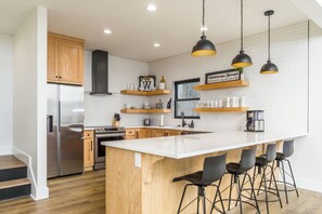 Fridge, microwave, oven, stovetop - Modern Mountain Escape-Hot Tub/Creek/Games Galore/3-Bedrooms! (Dahlonega)