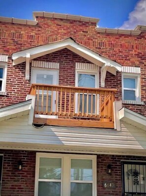 Exterior detail - Cozy Duplex near Delmar Loop (University City)