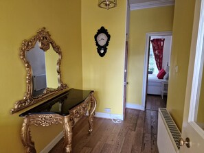 Reception - Georgian Two Bedroom Apartment (Edinburgh)