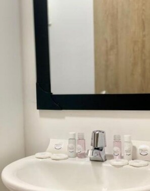 Bathroom - BEAUTIFUL LOFT IN THE HEART OF GRANADA (valle del cauca)