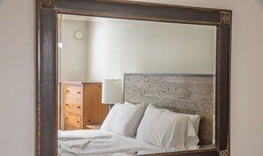 3 habitaciones, tabla de planchar con plancha, wifi y ropa de cama 