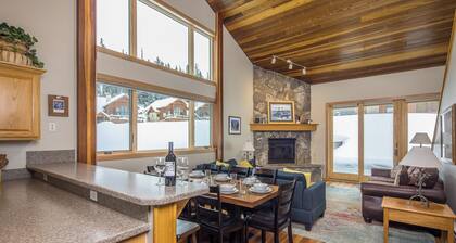 Deluxe Ski-In/Out Home! Walking Distance to Resort ! Cozy Fireplace!