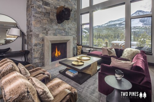 Luxury Home with Views, Hot Tub, Fireplace and Room to Relax