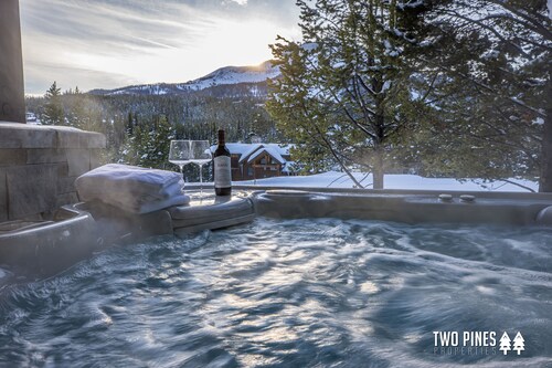 Luxury Home with Views, Hot Tub, Fireplace and Room to Relax