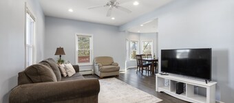 City Gem! 3 Miles from CASV/1 Mile from SUNY