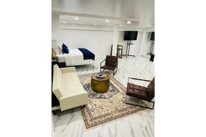 4 quartos, escrivaninha, cortinas blackout