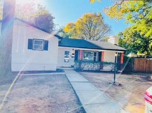Exterior - Large home with Separate Apartment & Private Pool (Concord)