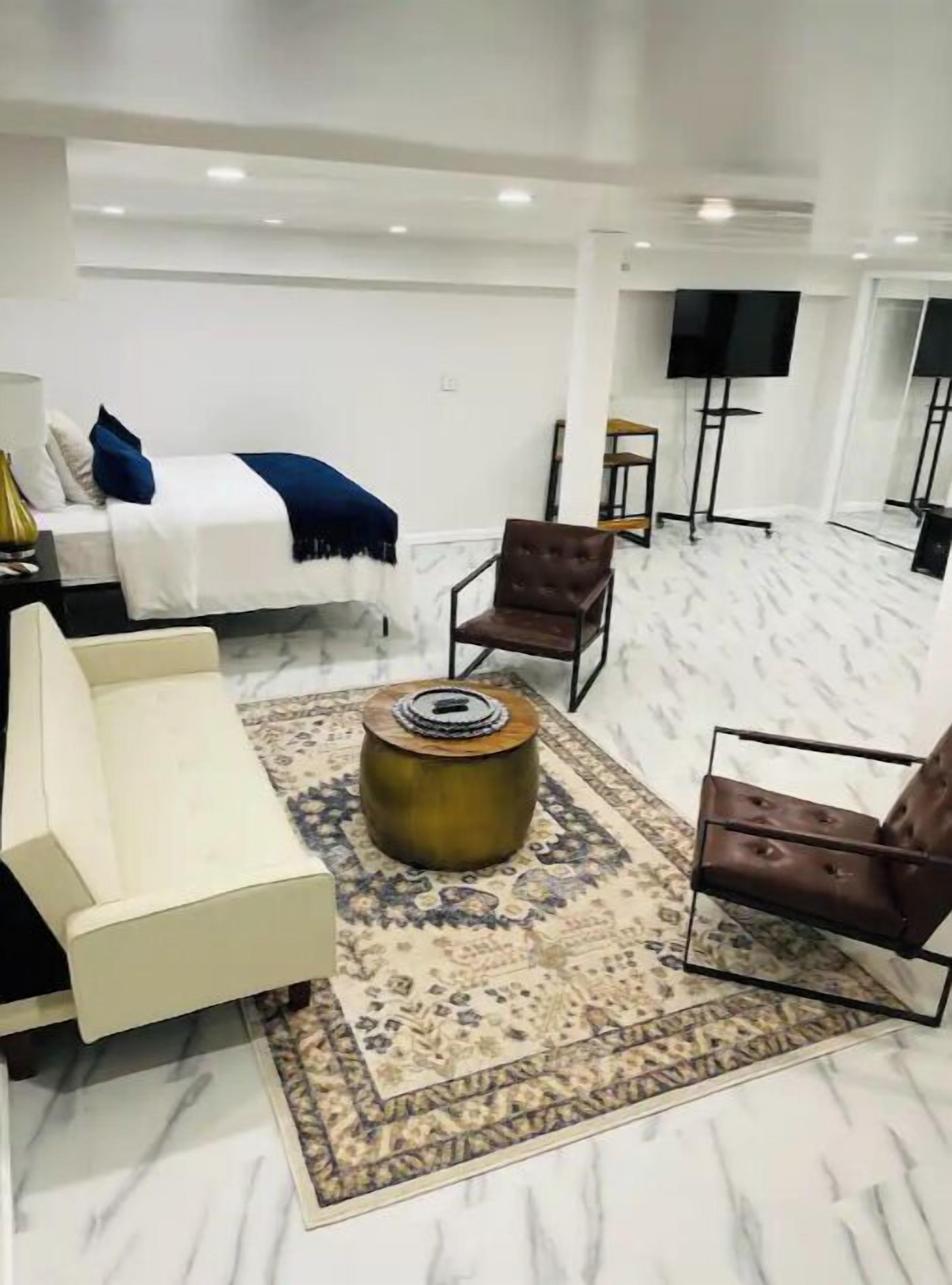 4 Schlafzimmer, Schreibtisch, Verdunkelungsvorhänge