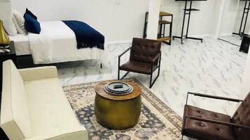 4 Schlafzimmer, Schreibtisch, Verdunkelungsvorhänge