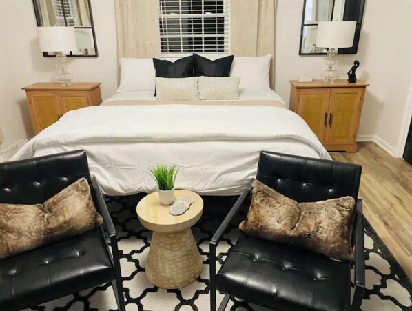 4 bedrooms, desk, blackout curtains, iron/ironing board - Large home with Separate Apartment & Private Pool (Concord)