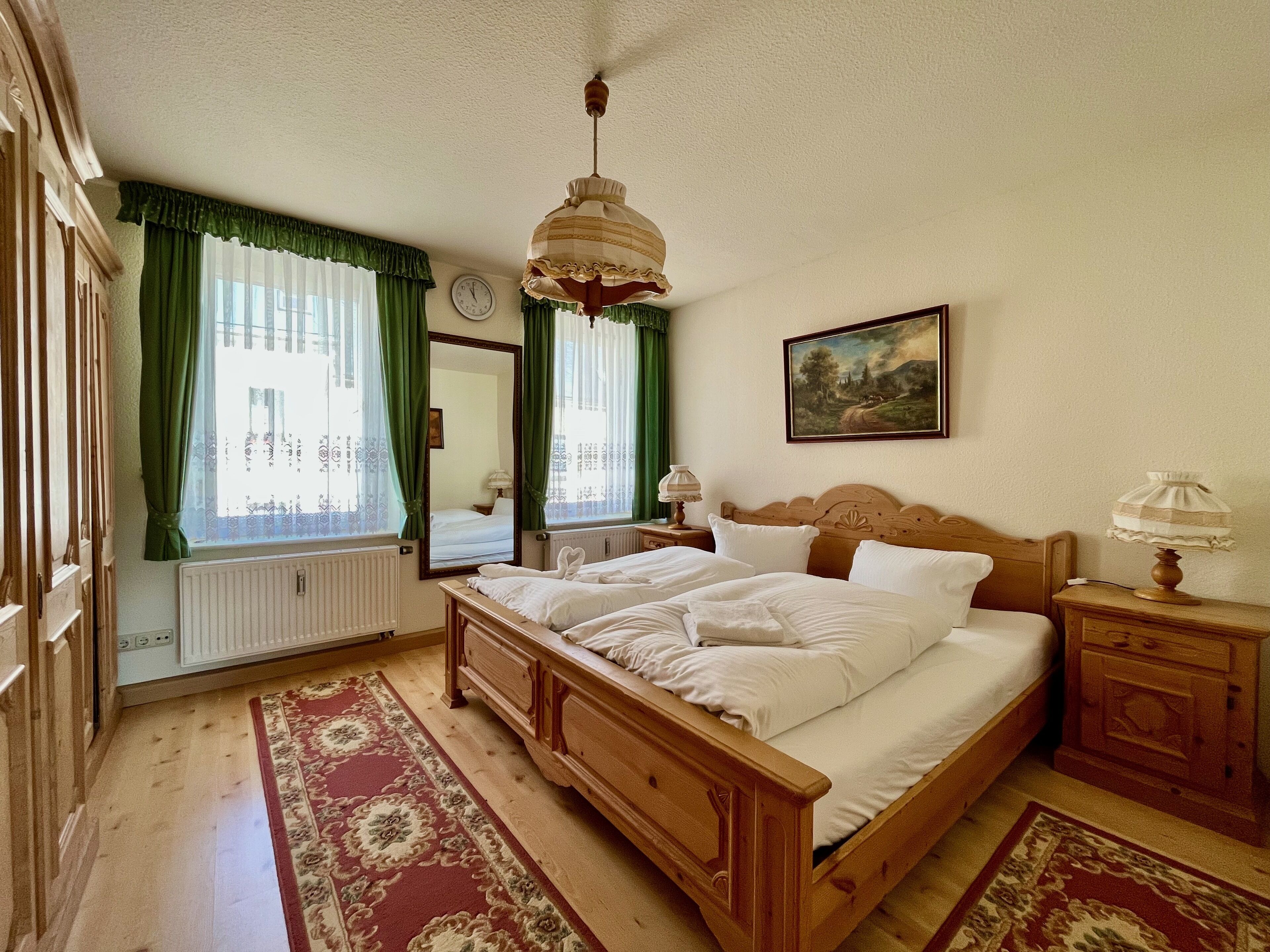 Superior-Apartment, 3 Schlafzimmer, Küche, Bergblick | Individuell dekoriert, individuell eingerichtet, Schreibtisch