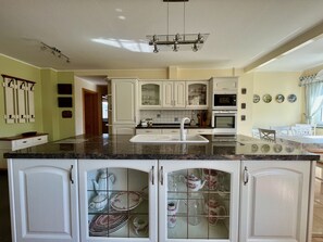 Superior Apartment, 3 Bedrooms, Kitchen, Mountain View | Private kitchen | Full-size fridge, microwave, oven, stovetop - Landhaus-Chalet-Keilberger Blick (Oberwiesenthal)