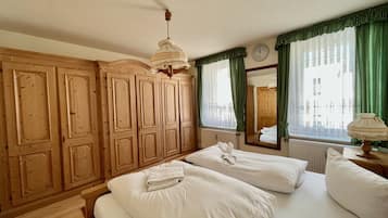 Superior apartman, 3 hálószobával, konyha, kilátással a hegyre | 1 hálószoba, egyedi dekoráció, egyedi berendezés és íróasztal