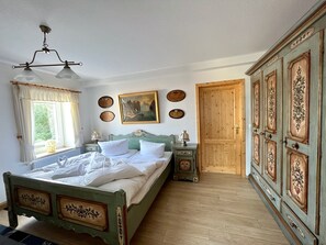 Comfort Apartment, 2 Bedrooms, Kitchen, Mountain View | Individually decorated, individually furnished, desk, laptop workspace - Landhaus-Chalet-Keilberger Blick (Oberwiesenthal)