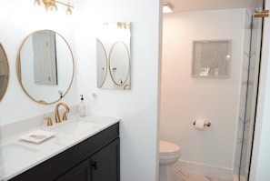 Bathroom - Stylish condo w/ boat lift and a short walk to the beach! (Marco Island)
