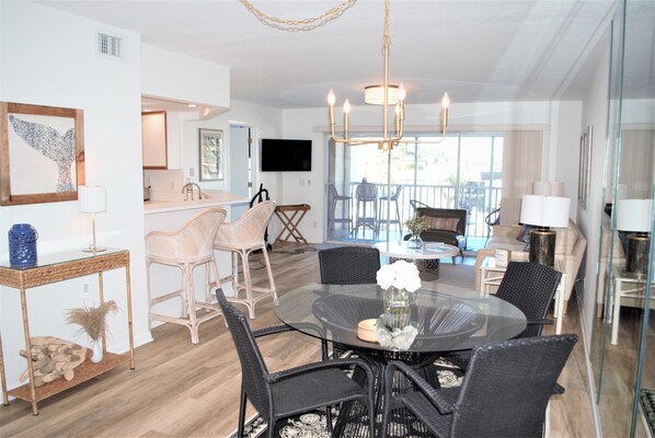 Interior - Stylish condo w/ boat lift and a short walk to the beach! (Marco Island)