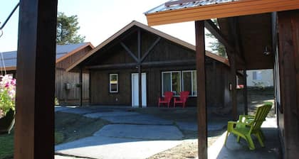 Full Kitchen, Gas Fireplace, 3 Bedroom, 2 Bath, WIFI