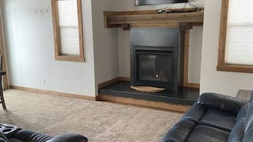 Télévision, cheminée