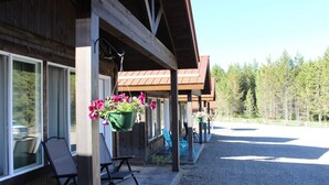 Terrace/patio - Shared Hot Tub, WIFI, 2 Queen Beds, Full Bathroom (Island Park)