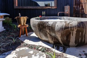 Outdoor spa tub - Come for the delicious 2.6 tonne outdoor bath. Stay for everything else! (Hepburn Springs)