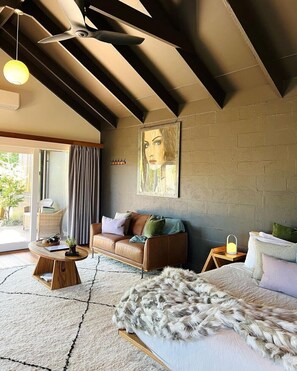 1 bedroom, iron/ironing board, internet, bed sheets - Bask in ultimate luxury with a hint of Japan. Geisha not included! (Hepburn Springs)