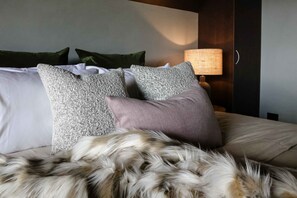 1 slaapkamer, een strijkplank/strijkijzer, internet, beddengoed