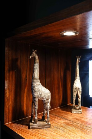 Interior detail - You can see three extinct volcanos from this villa atop a massive plateau (Hepburn Springs)