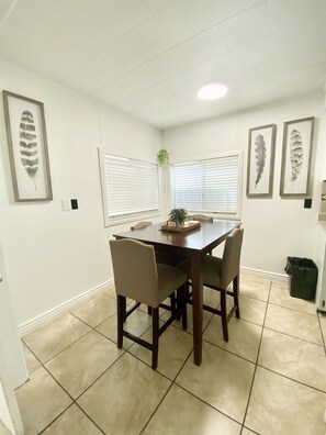 Dining - Cottage Home on the Hill (Parker)