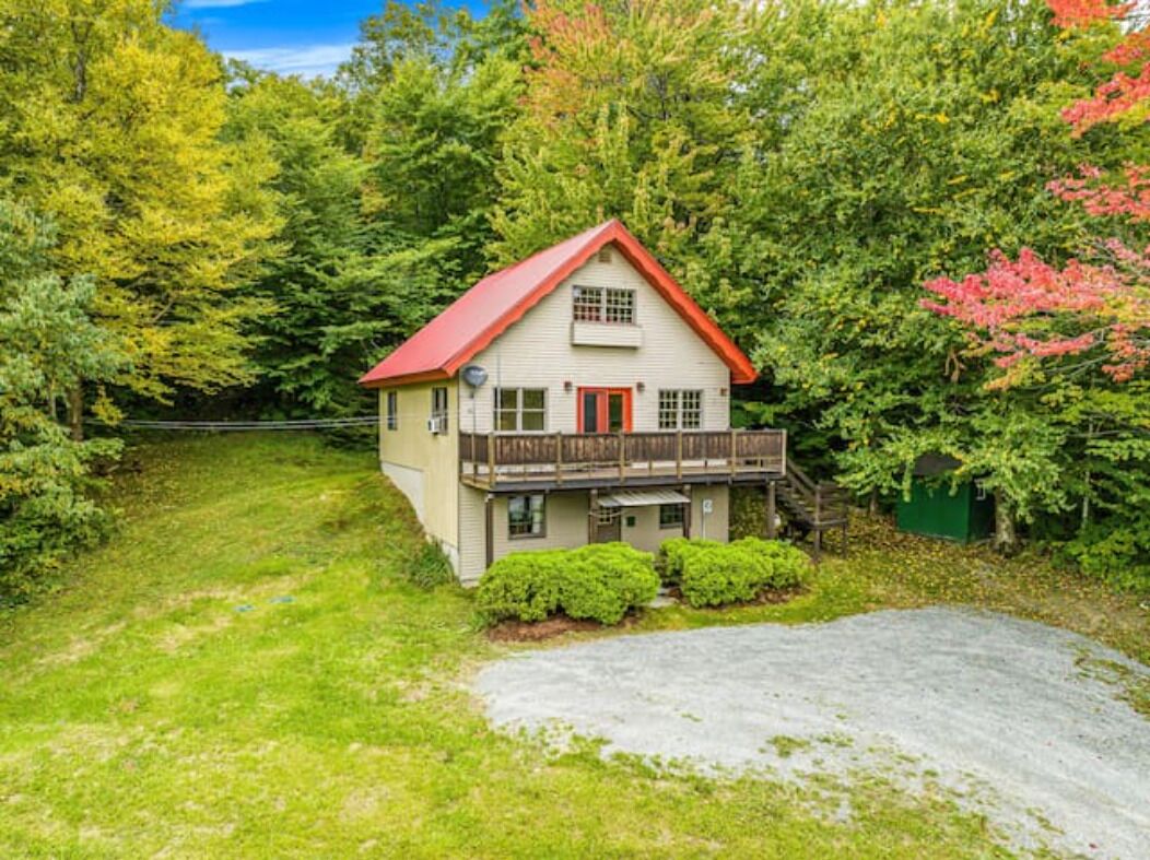 Large Ski Chalet minutes from Smuggler's Notch!