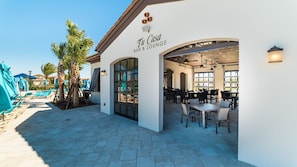 Outdoor dining - Windsor's Avengers Villa, SF Pool, 6mi to Disney!! (Kissimmee)