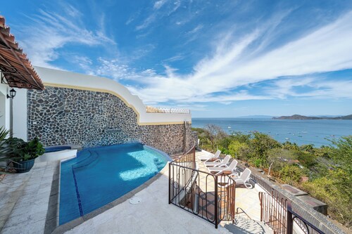 Mariners Point C1 – 3-Bedroom Villa on Bluff Above Playa Hermosa with Private Pool