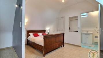 1 chambre, fer et planche à repasser, Wi-Fi gratuit, draps fournis