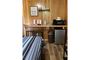 1 bedroom, free WiFi, bed sheets - Studio Cabin – Pet-Friendly Retreat Near Lake Greeson & Kirby Landing Marina (Kirby)