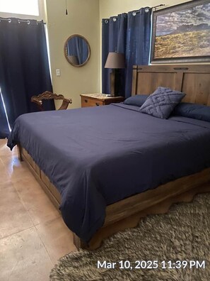 3 Schlafzimmer, Schreibtisch, Bügeleisen/Bügelbrett, Reisekinderbett