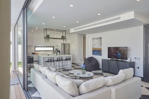 Villa, 3 Bedrooms, Private Pool, Garden View | Living area