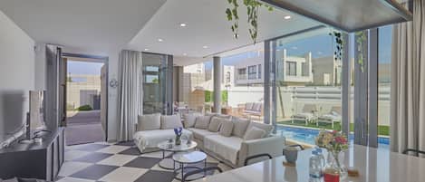 Villa, 3 habitaciones, alberca privada, vista al jardín | Área de sala de estar