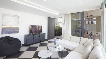 Villa, 3 Bedrooms, Private Pool, Garden View | Interior