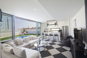 Villa, 3 Bedrooms, Private Pool, Garden View | Living area