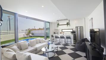 Villa, 3 Bedrooms, Private Pool, Garden View | Living area