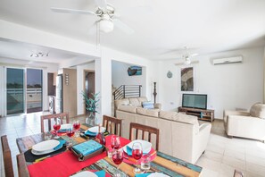 Villa, 3 habitaciones, alberca privada, vista al jardín | Restaurantes
