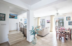 Villa, 3 Bedrooms, Private Pool, Garden View | Interior