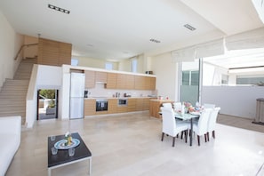 Villa, 4 chambres, piscine privée, vue sur le jardin | Cuisine privée