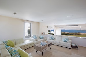 Villa, 4 chambres, piscine privée, vue sur le jardin | Aire de séjour