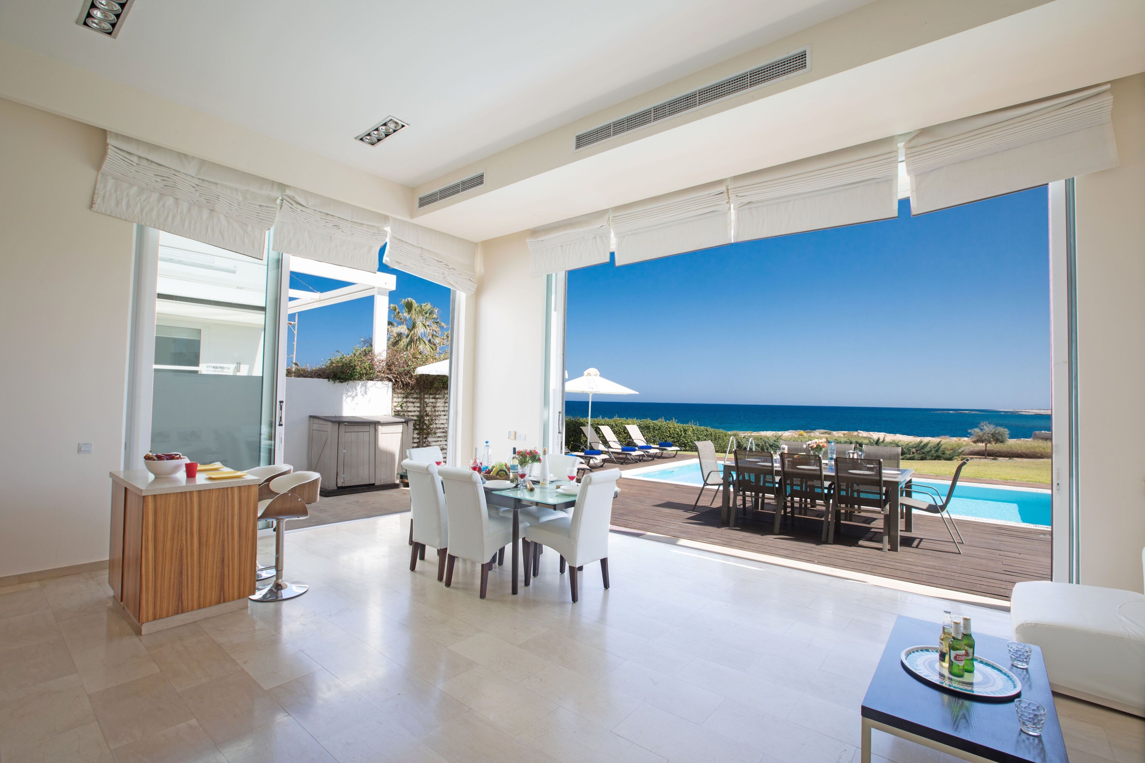 Villa, 4 Schlafzimmer, eigener Pool, Gartenblick | Speisen im Freien