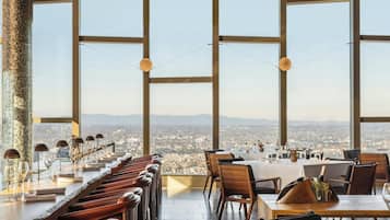 2 restaurants; breakfast, lunch, dinner and brunch served