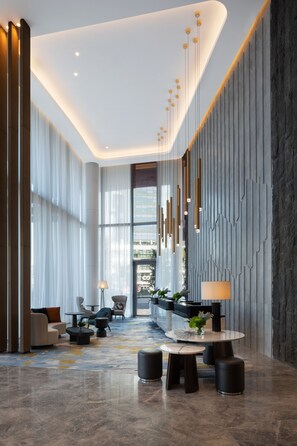Habitación Deluxe, 1 cama King size, vista a la ciudad | Lobby