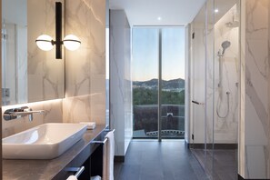 Shower, rainfall showerhead, free toiletries, hair dryer - Tirana Marriott (Tirana)